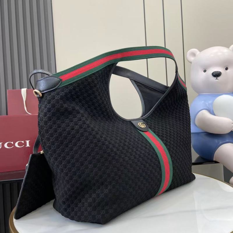 Сумка Gucci с монограммой и ремешком