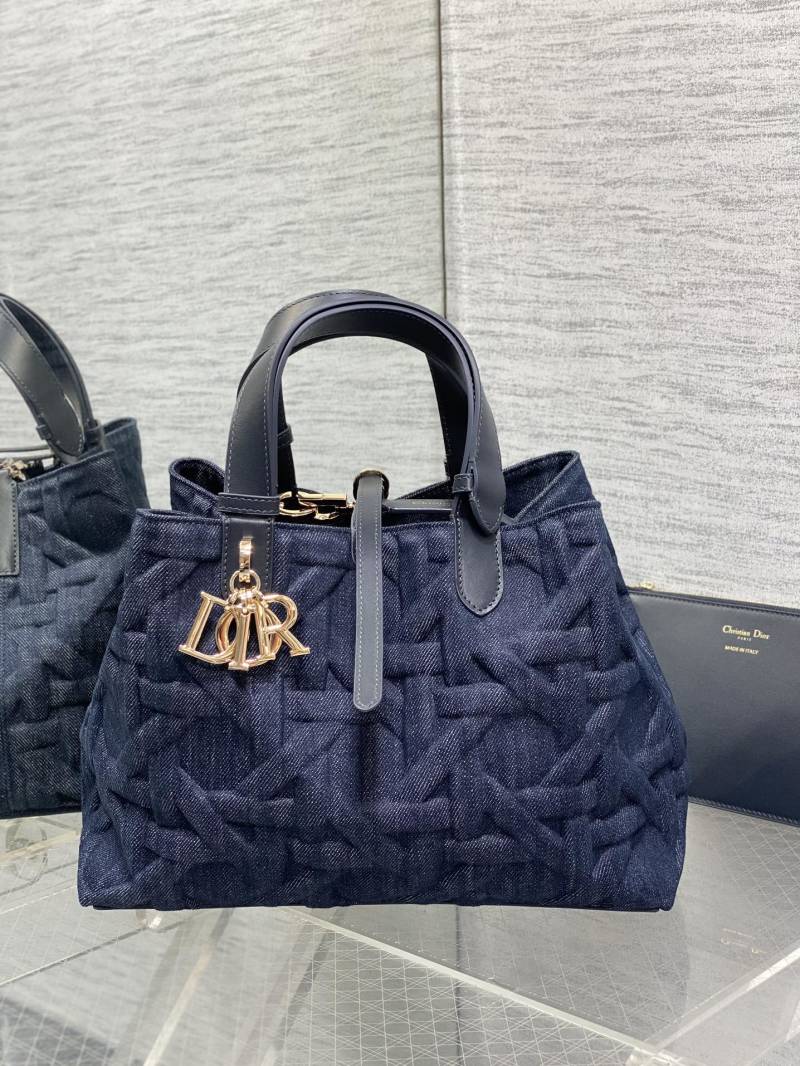 Сумка Dior с плетеным узором и логотипом