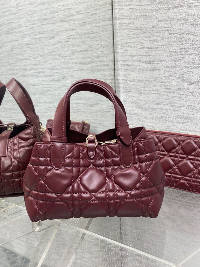 Сумка Dior с квилтингом и логотипом