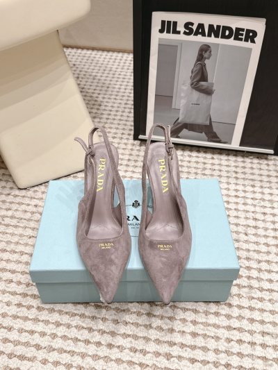 Женские замшевые туфли Prada