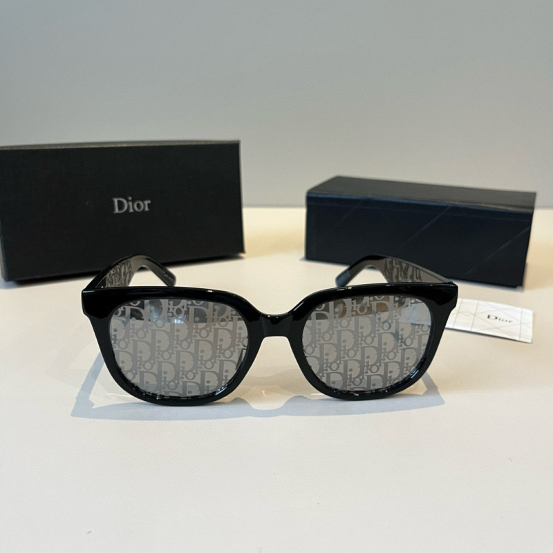 Солнцезащитные очки Dior