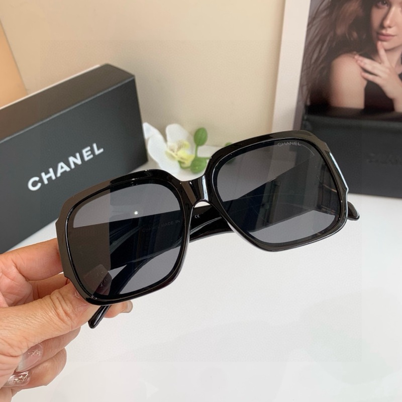 Солнцезащитные очки Chanel черные квадратные