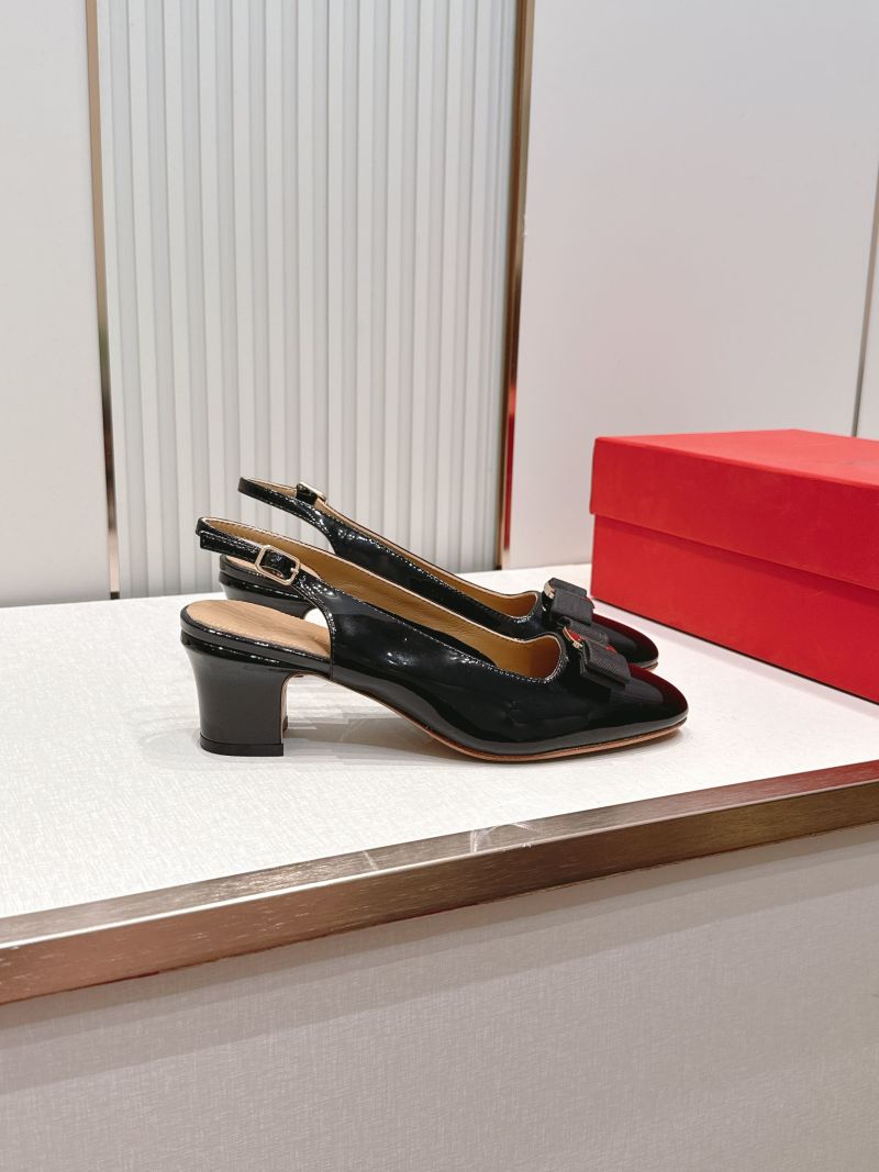 Туфли женские черные лаковые с декоративным бантом Ferragamo