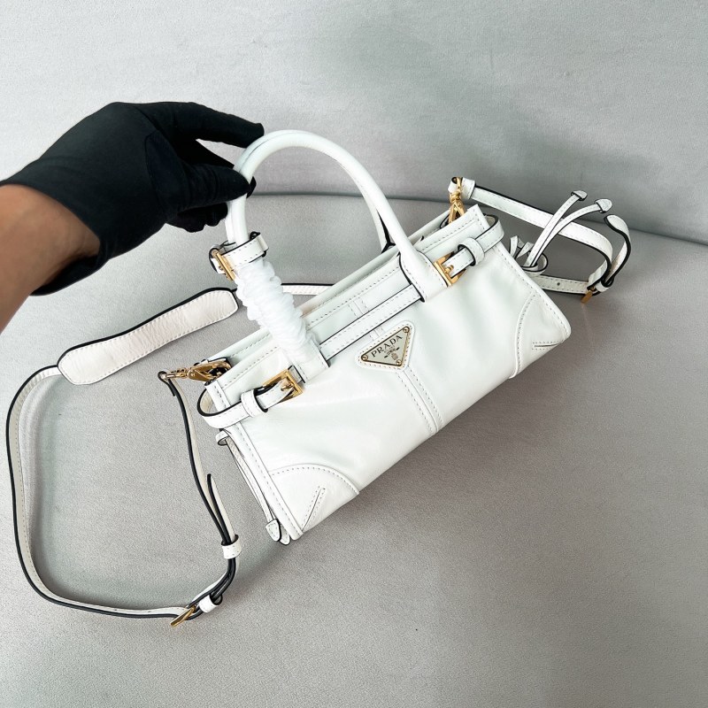 Ручная сумка Prada LuxSoft Bonnie Mini белого цвета