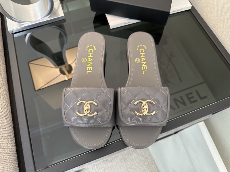 Сандалии Chanel серые