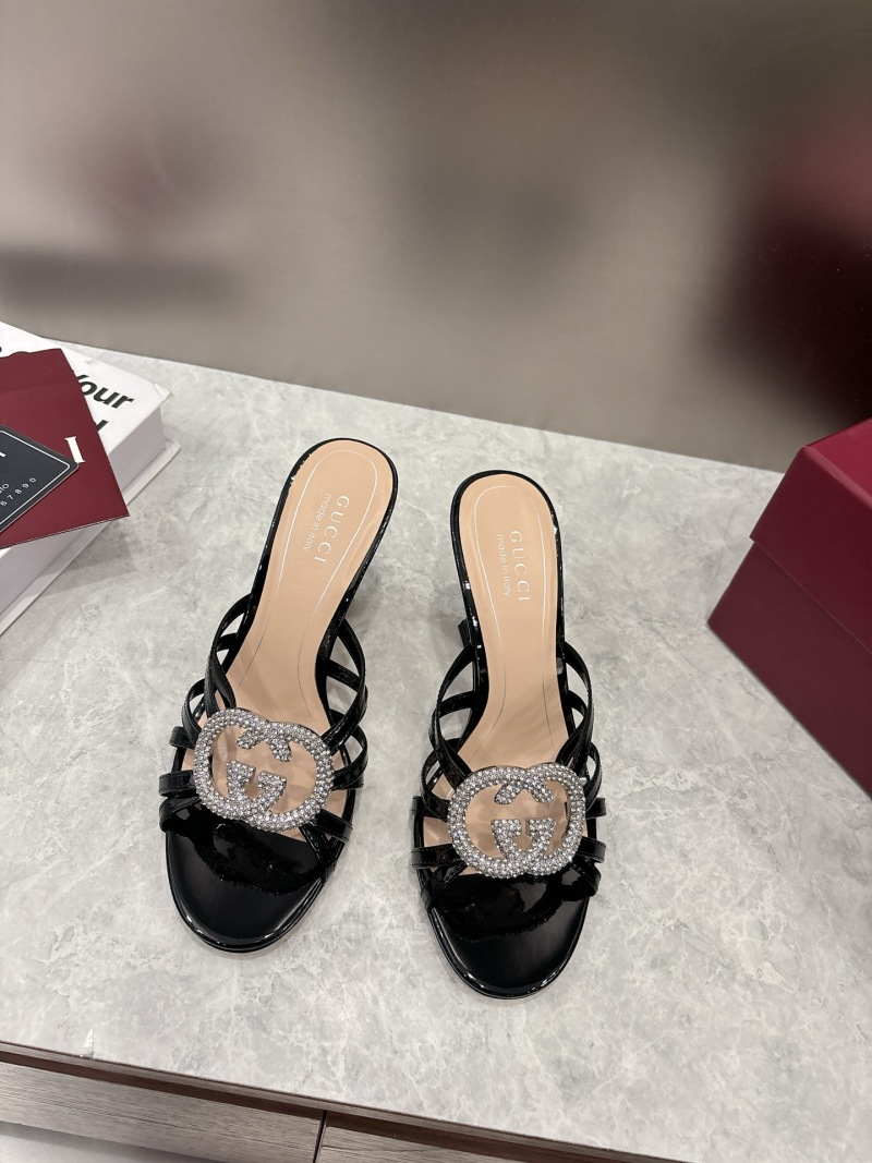 Женские мюли с острым носом и декоративной пряжкой Gucci