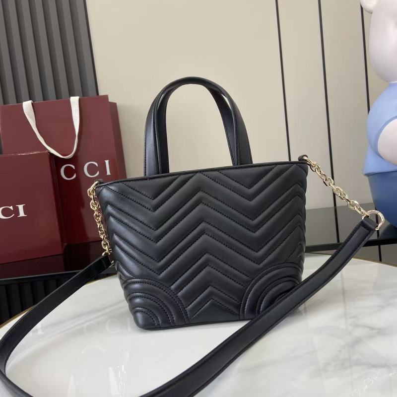 Черная сумка Gucci с квилтингом и цепочкой