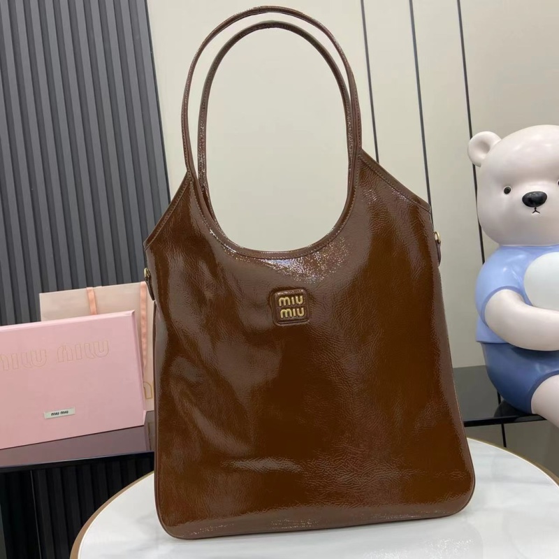 Сумка-тоут Miu Miu из лакированной кожи