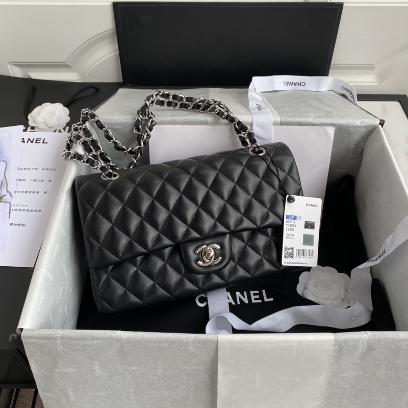 Классическая черная сумка Chanel с цепочкой