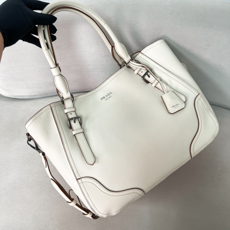 Сумка Prada 1BG602 белая с тиснением