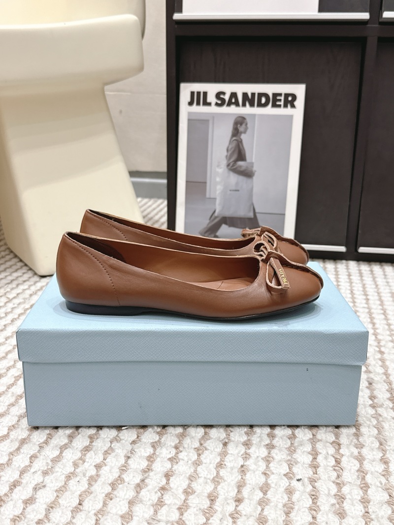 Балетки Prada с бантом