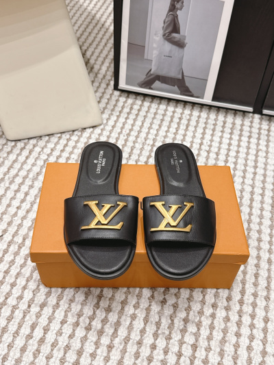 Женские шлёпанцы Louis Vuitton
