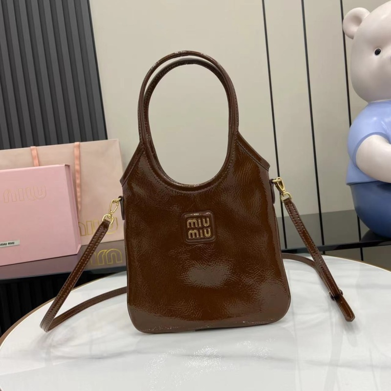 Сумка Miu Miu коричневая лак