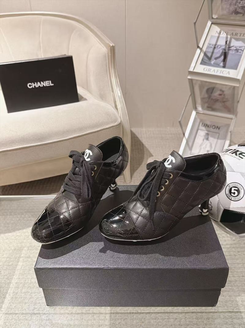 Женские ботинки Chanel с квадратным носком черного цвета