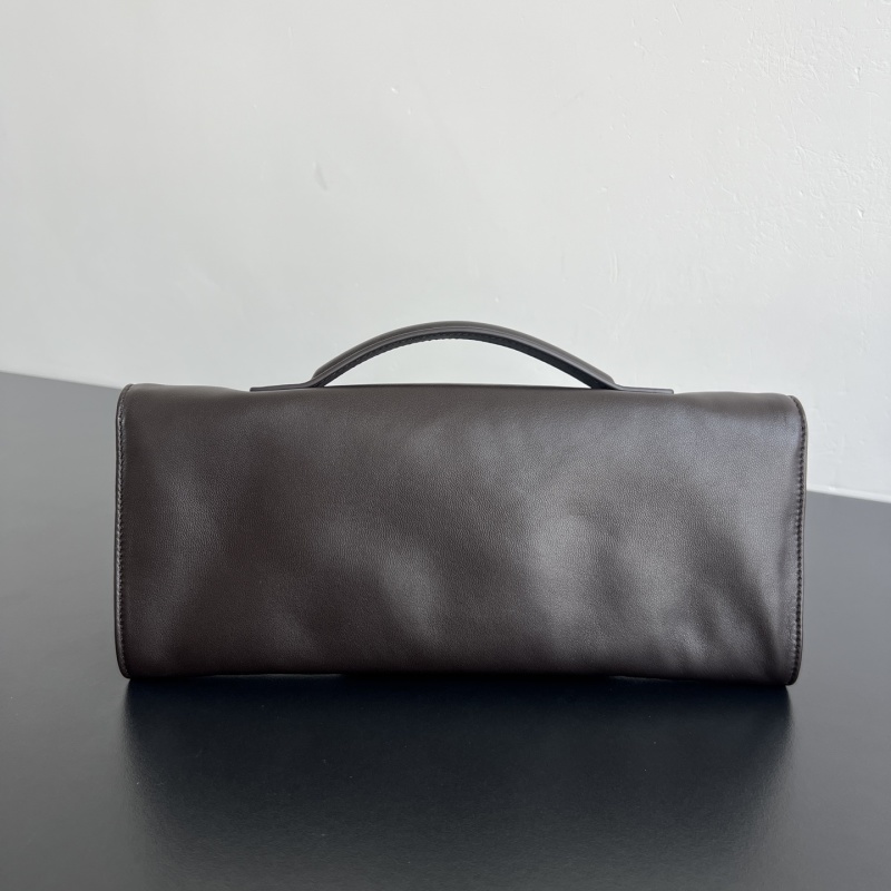 Сумка-клатч Bottega Veneta из кожи с узлом