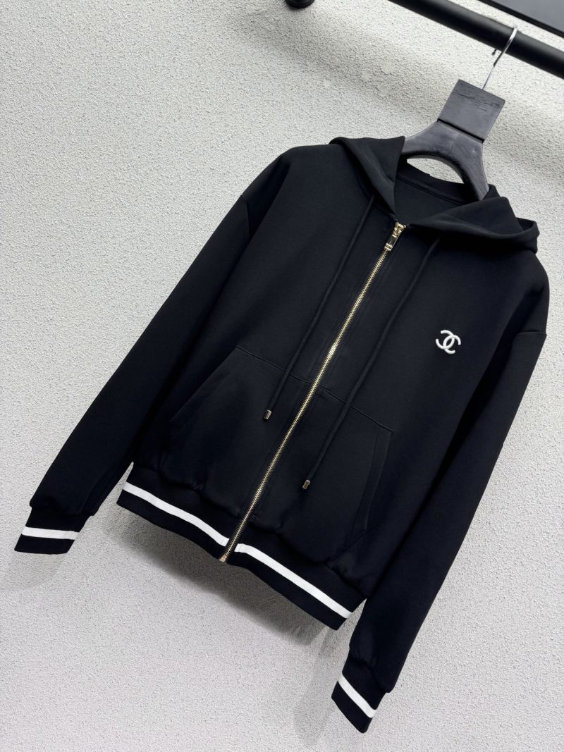 Спортивный костюм Chanel с логотипом