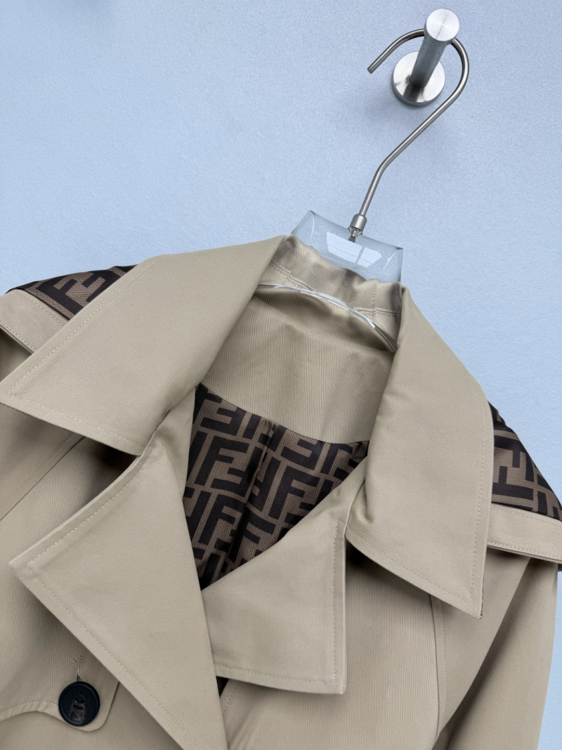 Пальто Fendi