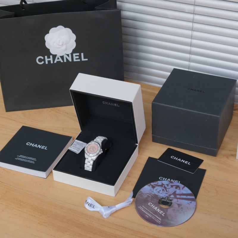 Часы Chanel J12