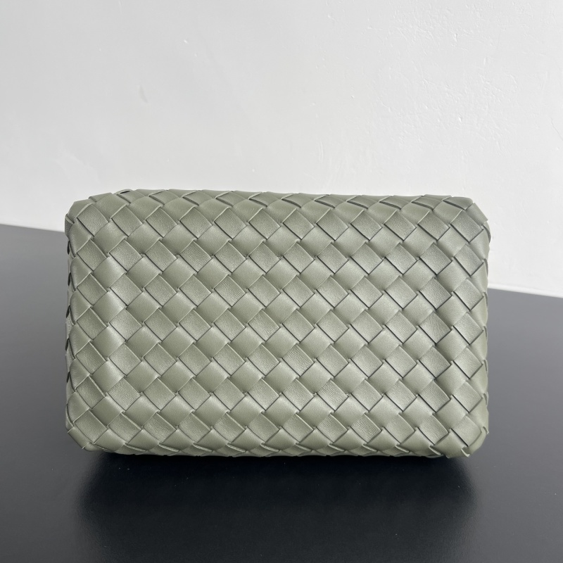 Сумка плетеная Bottega Veneta изумрудная
