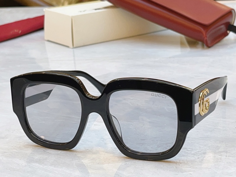 Солнцезащитные очки Gucci GG1546S