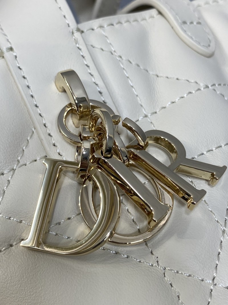 Сумка Dior Lady Dior белого цвета
