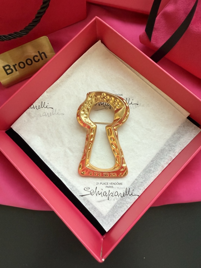 Брошь Schiaparelli в форме ключа