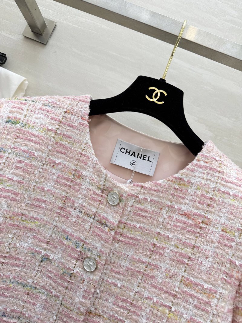 Женский пиджак из твида розового цвета Chanel