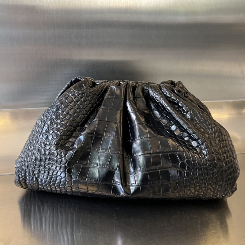 Сумка Bottega Veneta Clutch Pouch с текстурой крокодила