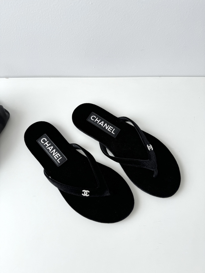 Бархатные шлёпанцы CHANEL чёрные