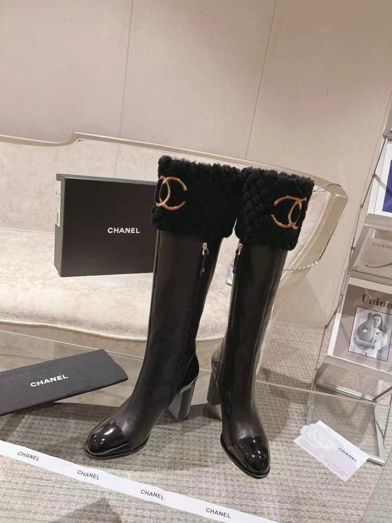 Женские сапоги Chanel с мехом черного цвета
