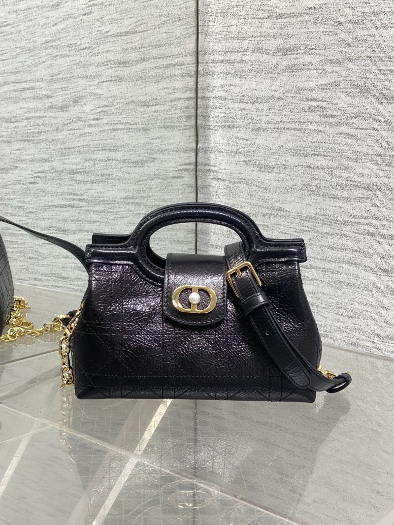 Черная сумка Dior с ручкой и цепью