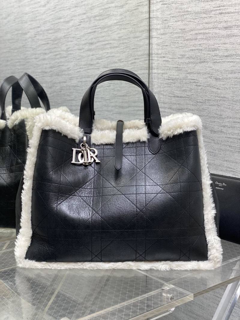 Сумка Dior с меховой окантовкой чёрная