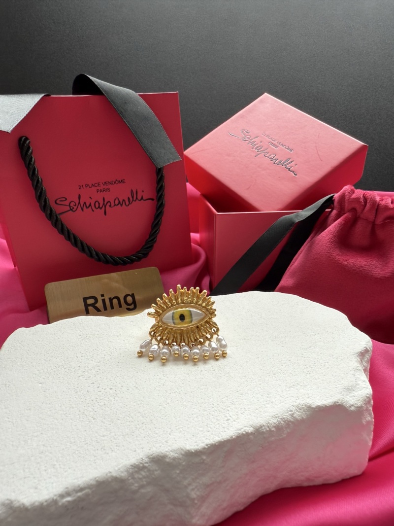 Брошь в виде глаза с жемчугом Schiaparelli