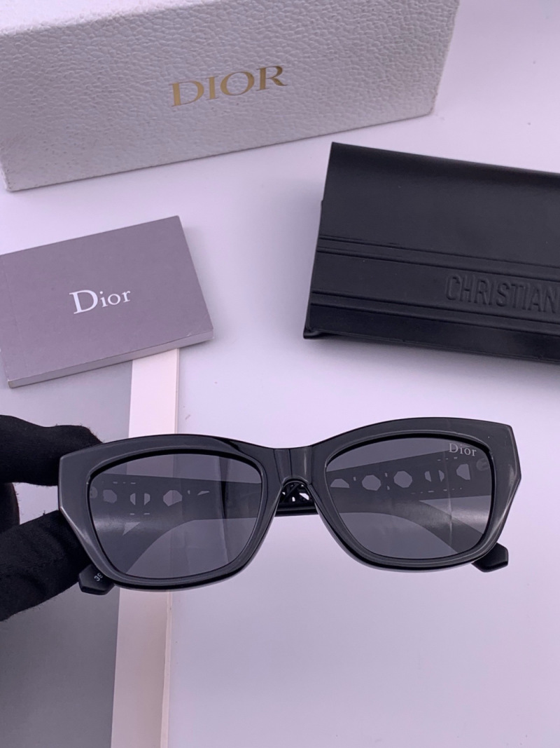 Солнцезащитные очки женские CD5390 Dior