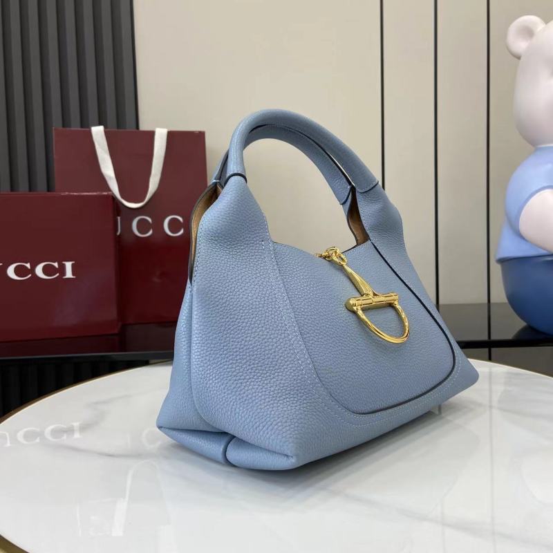 Сумка Gucci с золотой фурнитурой