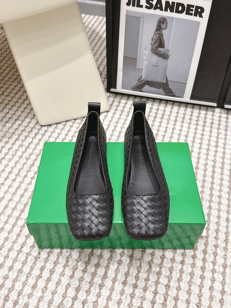 Женские плетеные туфли на плоской подошве Bottega Veneta