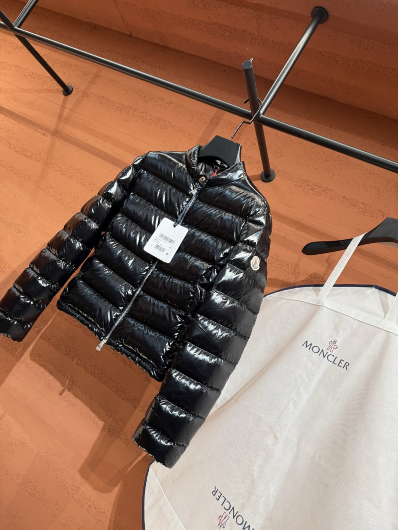 Пуховик Moncler