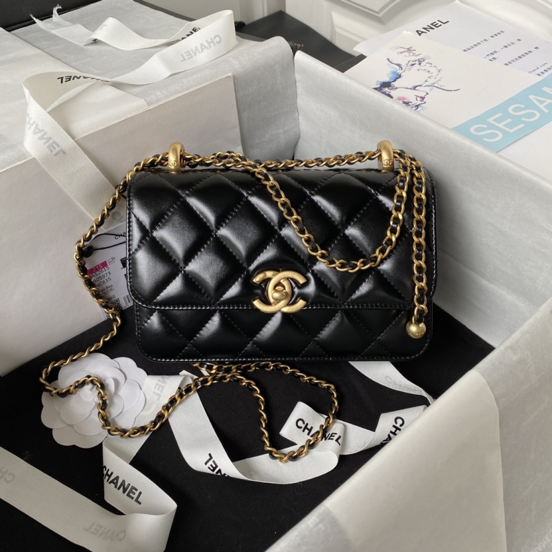 Чёрная сумка Chanel с двойным золотым логотипом, модель mini