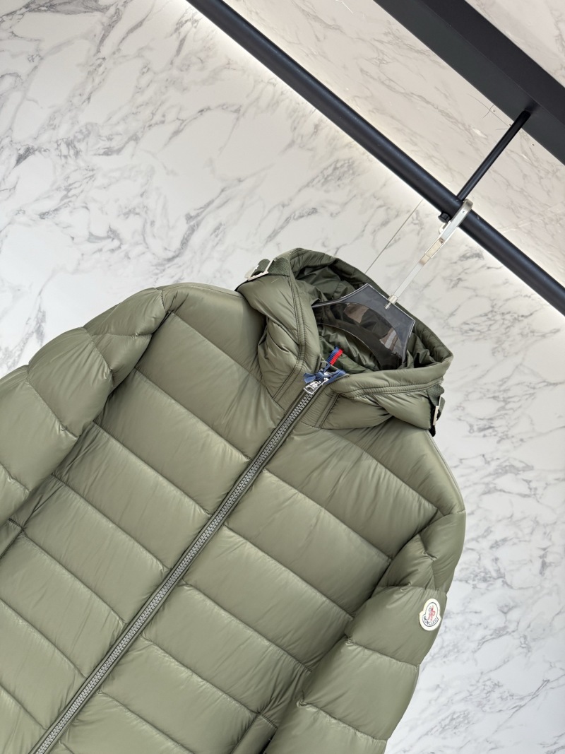 Пуховик Moncler