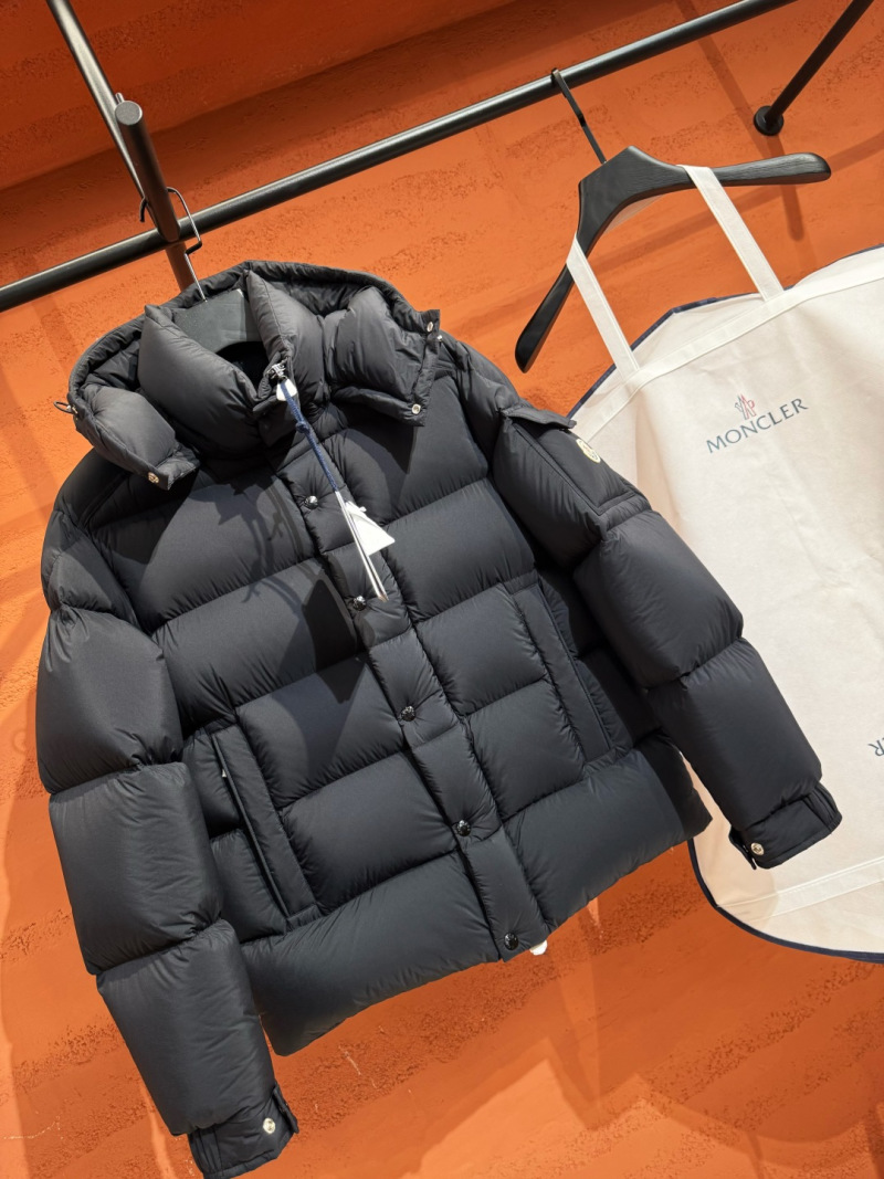 Пуховик Moncler
