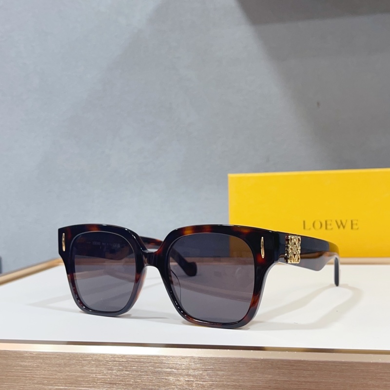 Солнцезащитные очки LOEWE LW50069I