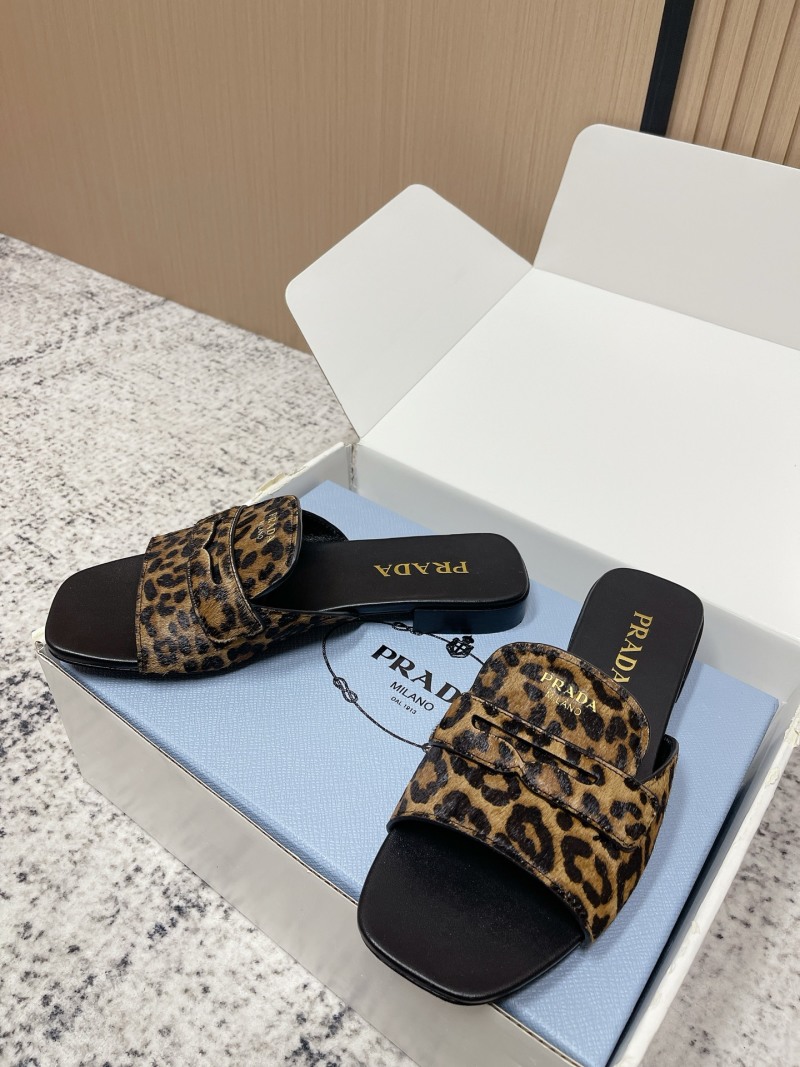 Женские босоножки Prada квадратного носа
