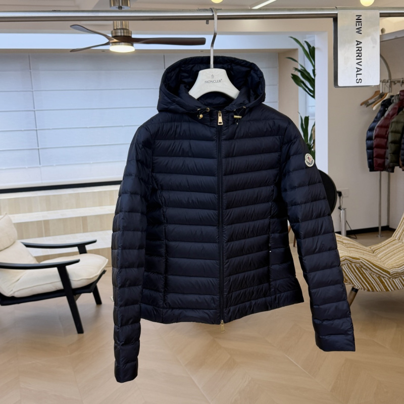 Пуховик Moncler