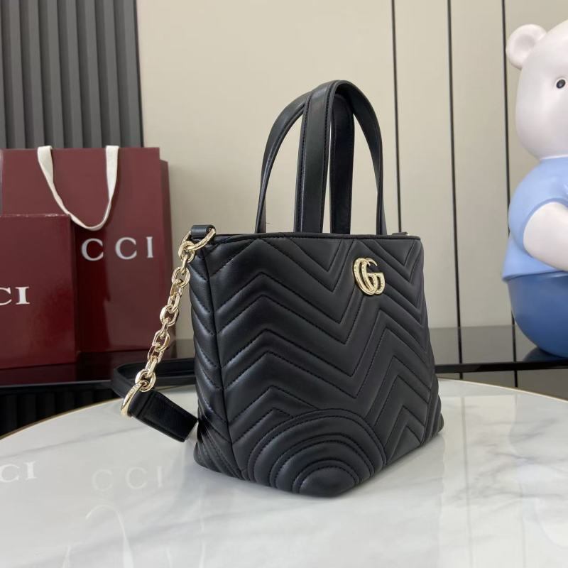 Черная сумка Gucci с квилтингом и цепочкой