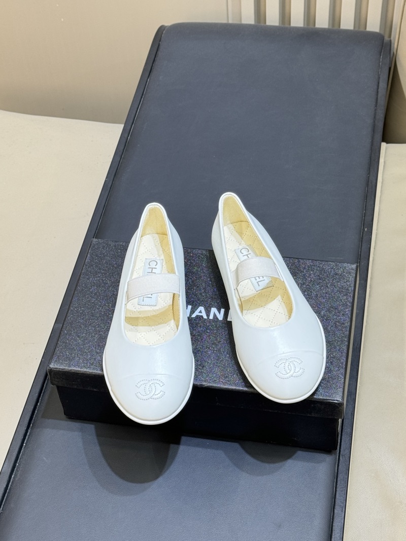Белые балетки с ремешком Chanel