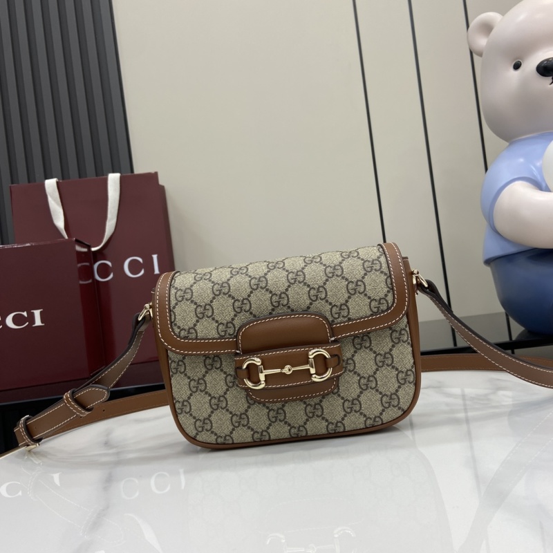 Сумка Gucci с монограммой и пряжкой