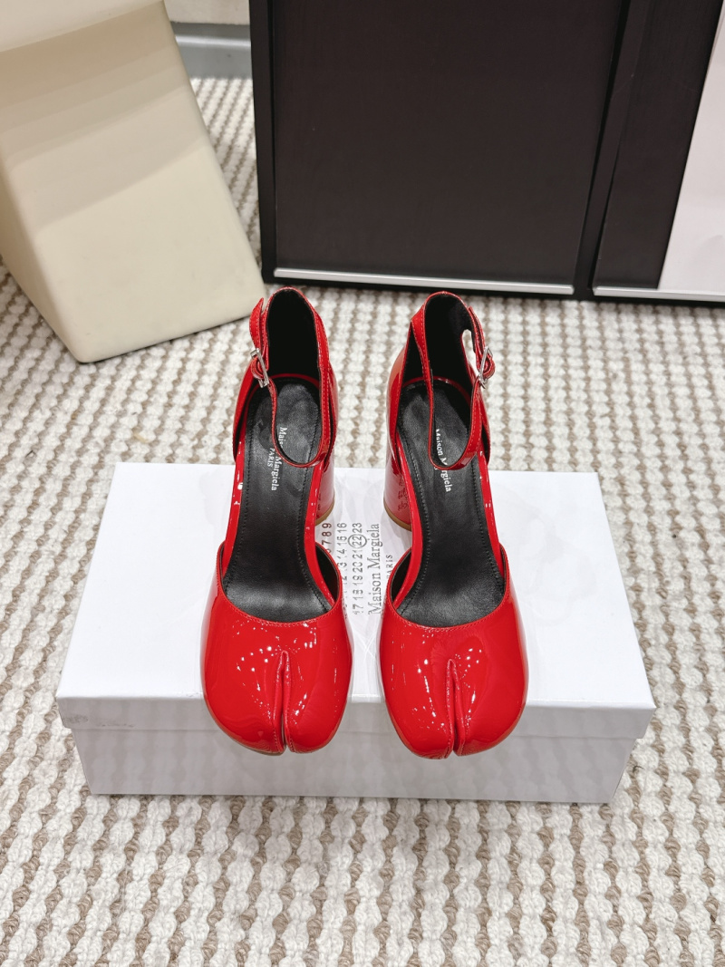 Женские красные лаковые туфли Tabi с ремешком на щиколотке Maison Margiela