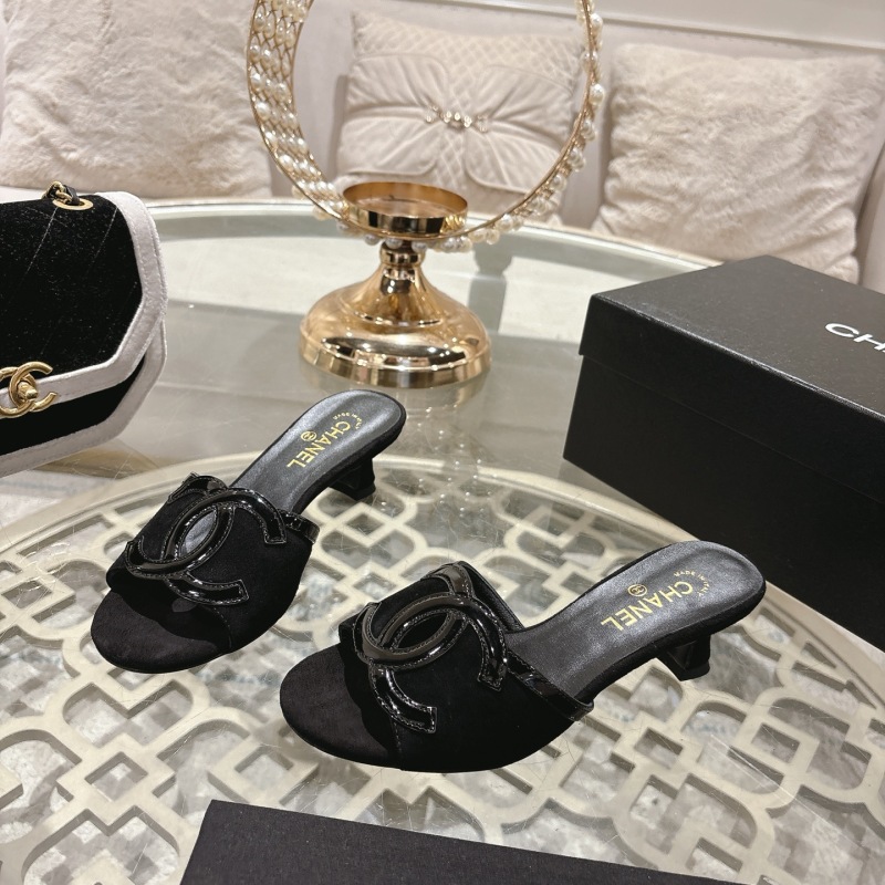 Женские шлёпанцы с двойным логотипом Chanel