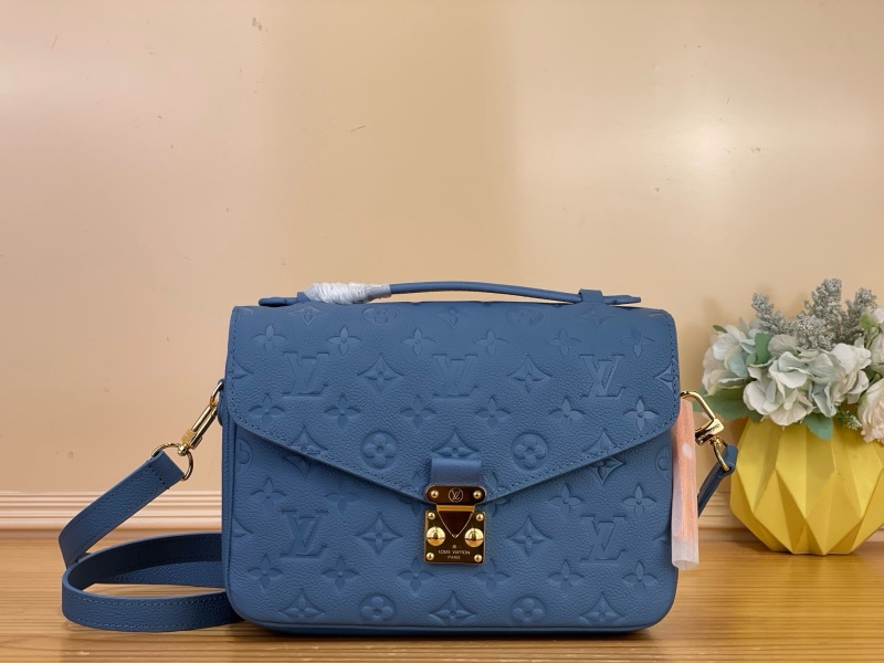 Сумка Louis Vuitton Pochette Metis, синий цвет, тисненая кожа