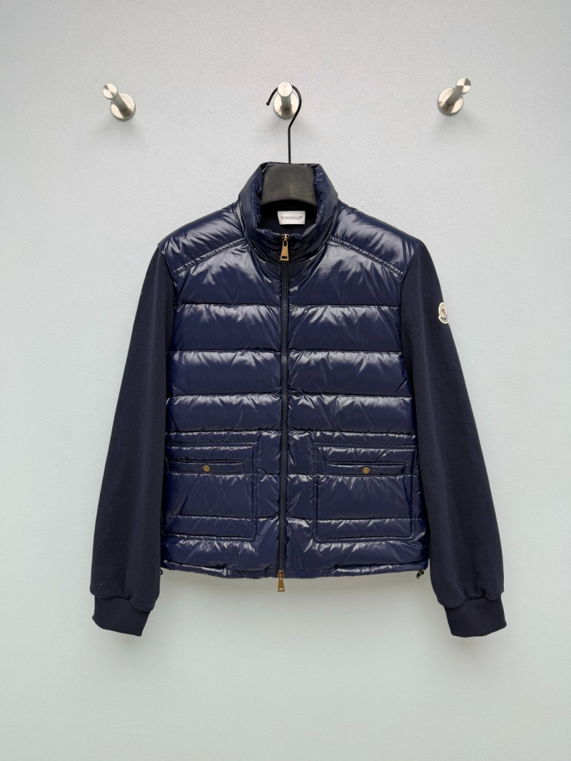 Пуховик Moncler с контрастными рукавами